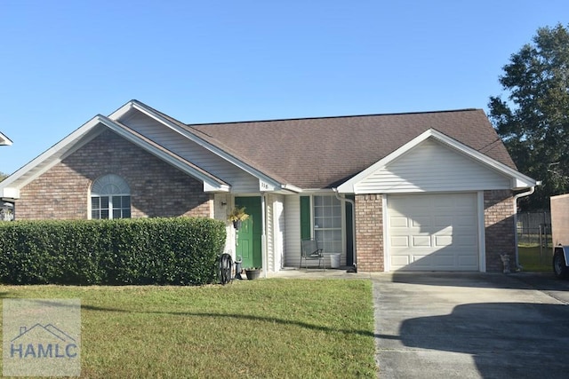 view of front of home featuring a front yard and a garage