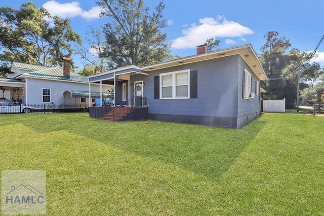 view of front facade with a front yard