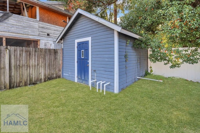 view of outdoor structure featuring a yard