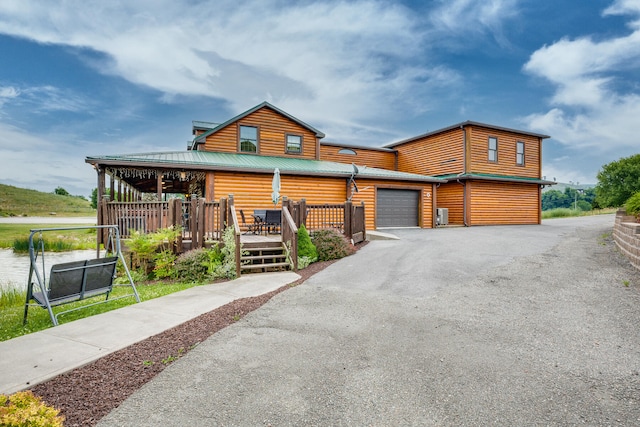 view of front facade with a garage