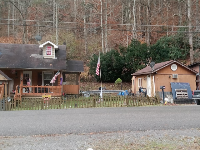 view of front facade with covered porch