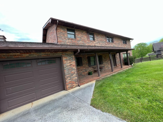 view of front facade featuring a front yard