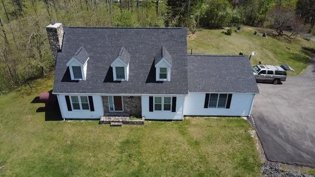 view of front of house featuring a front yard