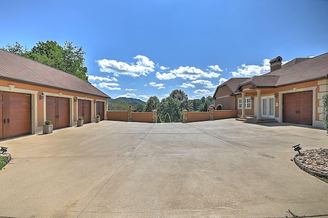 view of yard featuring a garage