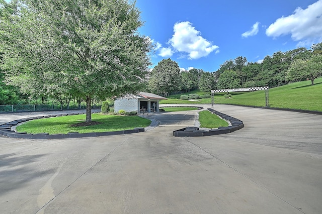 view of property's community featuring a yard