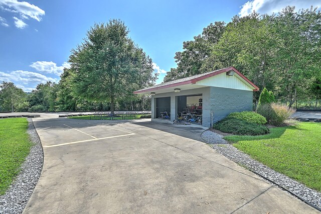 exterior space featuring a yard