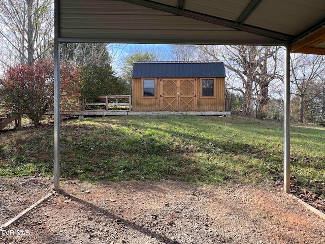 view of yard with a shed