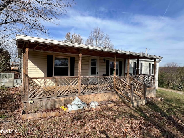 view of front of property featuring a porch