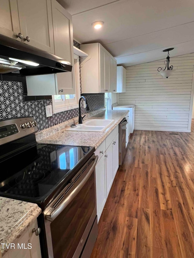 kitchen with tasteful backsplash, stainless steel appliances, sink, white cabinets, and dark hardwood / wood-style floors