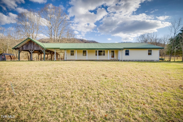 view of front of house featuring a front yard