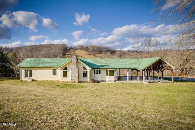 view of front of house featuring a front yard