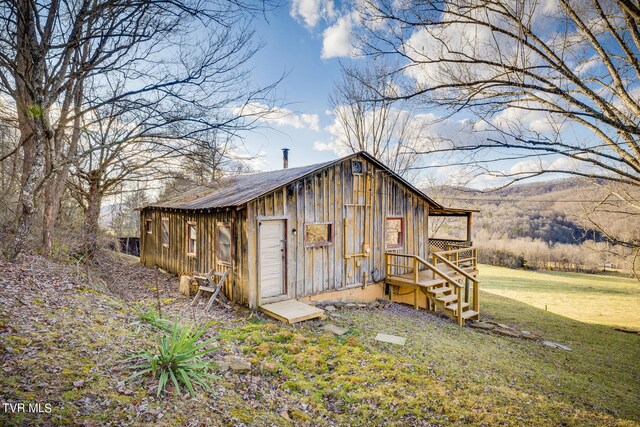 view of shed / structure featuring a lawn