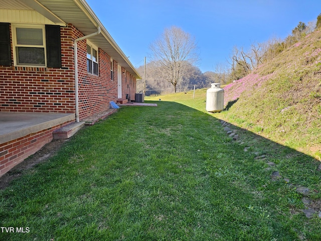 view of yard featuring cooling unit