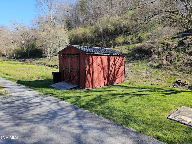 view of outdoor structure with a lawn