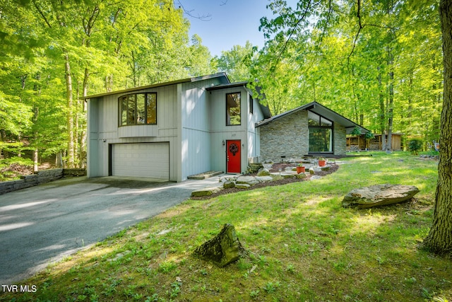 view of front facade with a garage and a front lawn