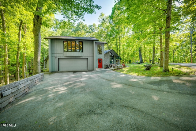 view of front facade featuring a garage