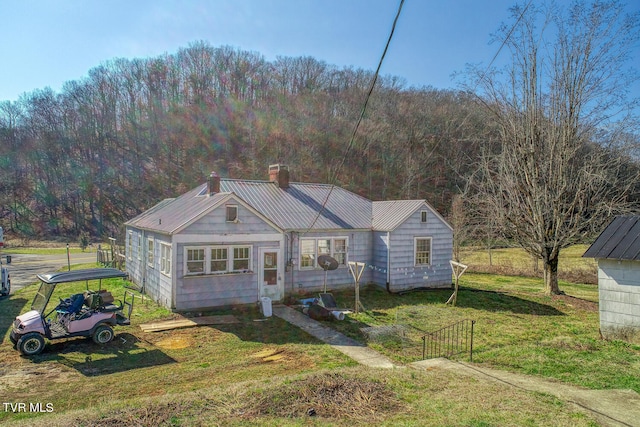 view of front of house with a front yard