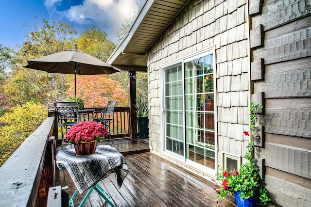 570 Stephen Brooks Rd, Greeneville, TN 37743 - wooden terrace with outdoor dining space