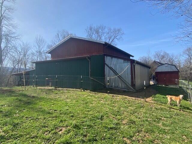 570 Stephen Brooks Rd, Greeneville, TN 37743 - back of property featuring an outbuilding and a barn