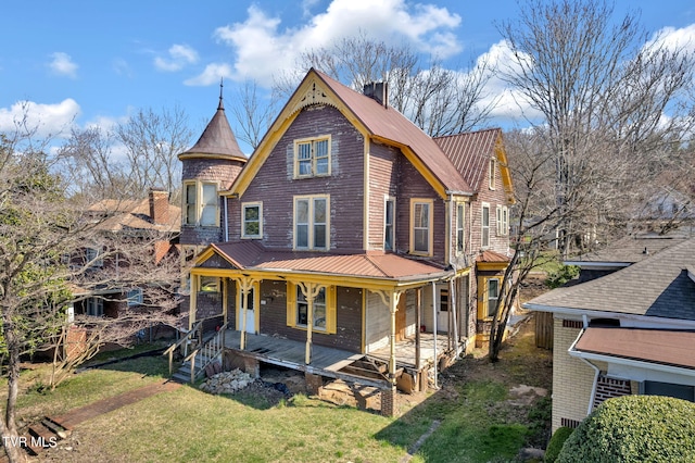 victorian home with a front lawn