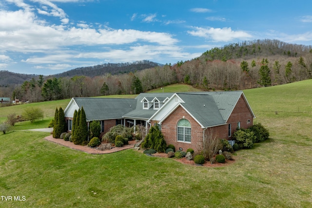 single story home featuring a front lawn