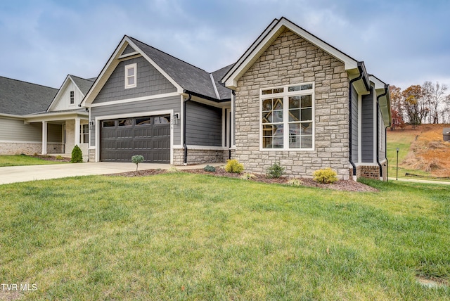 craftsman house featuring a garage and a front lawn