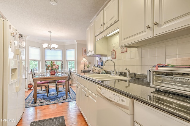 110 Eagle View Private Dr Unit 110, Blountville, TN 37617 - kitchen featuring white appliances, a chandelier, crown molding, light wood-style floors, and backsplash