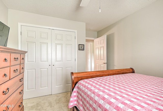 110 Eagle View Private Dr Unit 110, Blountville, TN 37617 - bedroom with light colored carpet, a closet, a textured ceiling, and ceiling fan