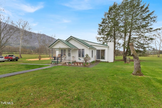 view of front of property featuring a front lawn and a porch