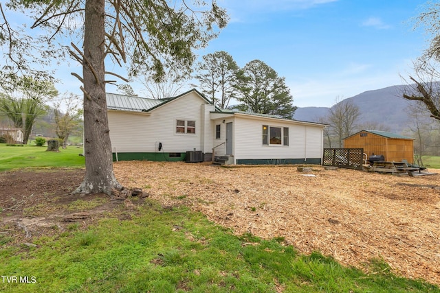 view of front of property featuring central air condition unit and a mountain view