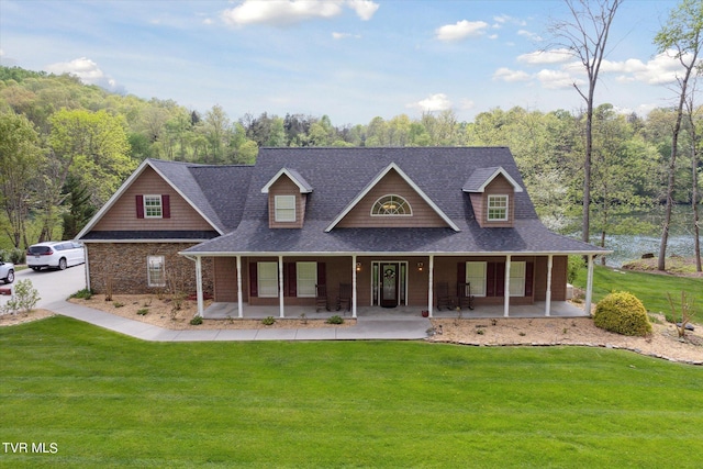 farmhouse-style home featuring a front lawn and covered porch