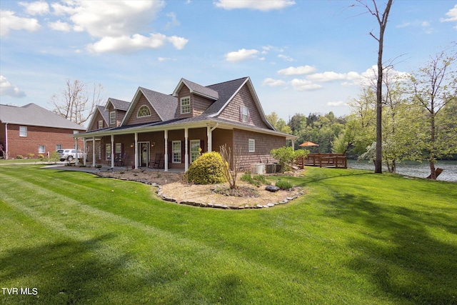 view of side of property featuring a lawn