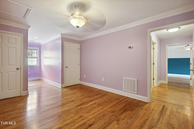 empty room featuring ornamental molding, light hardwood / wood-style floors, and ceiling fan