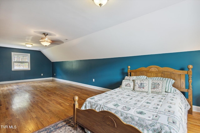 bedroom with lofted ceiling, light hardwood / wood-style floors, and ceiling fan