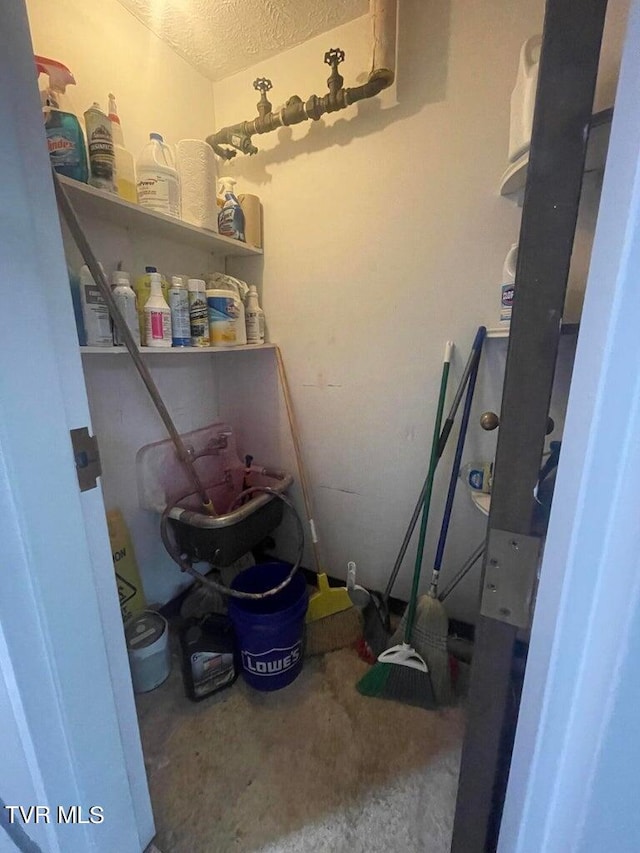 bathroom featuring a textured ceiling