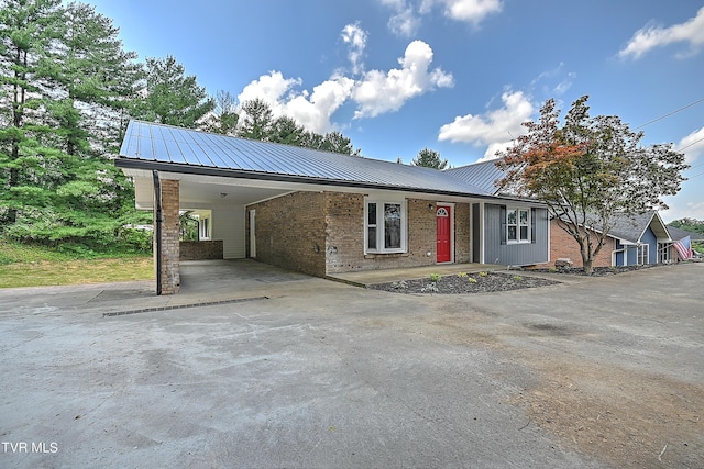 view of front facade with a carport