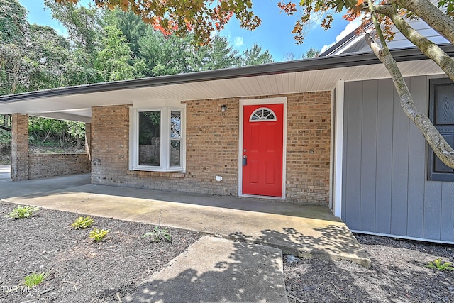 view of front of property featuring covered porch