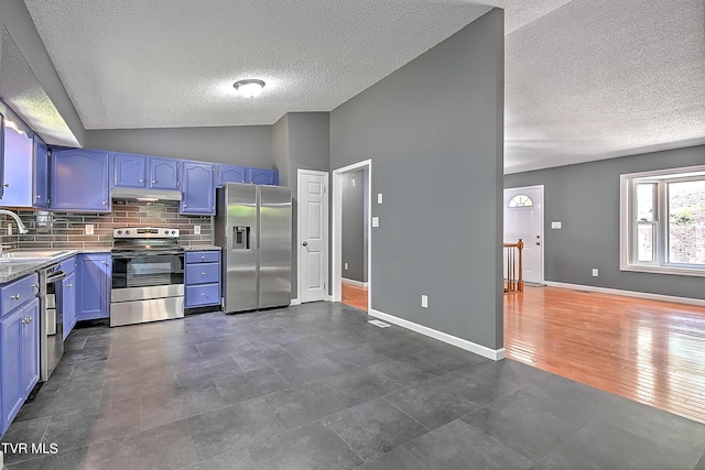 kitchen featuring tasteful backsplash, stainless steel appliances, blue cabinets, sink, and lofted ceiling