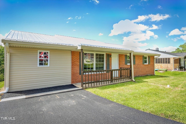 single story home featuring a front yard and covered porch