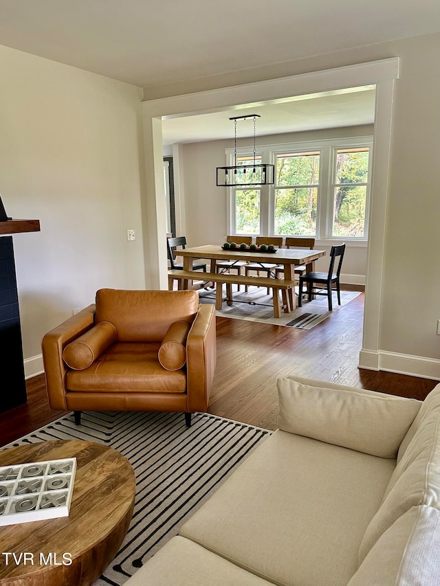 living room with a chandelier and hardwood / wood-style floors