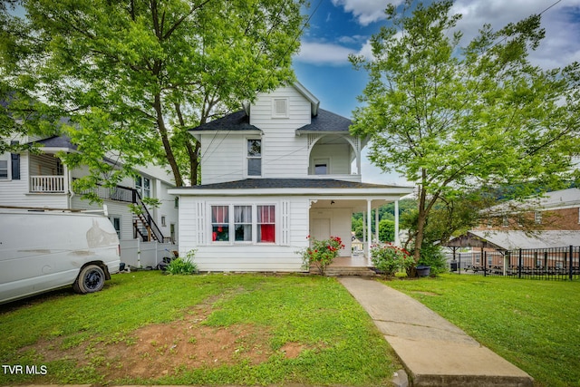 view of front facade featuring a front yard and covered porch