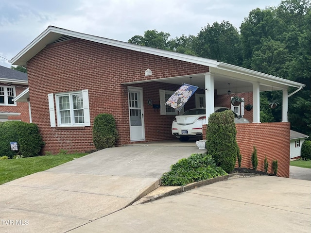 view of front facade with a carport