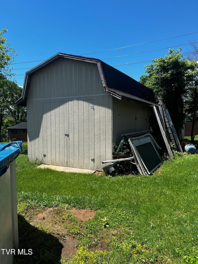 view of outdoor structure featuring a lawn