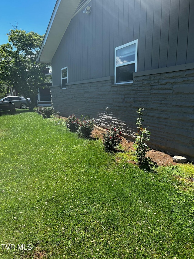 view of side of property featuring a yard