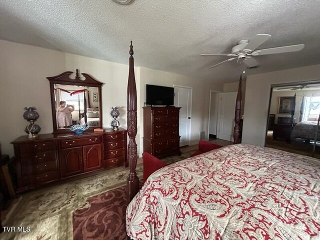 bedroom featuring a textured ceiling and ceiling fan