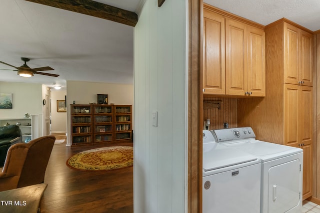 laundry area featuring washer and dryer, light hardwood / wood-style floors, a textured ceiling, and ceiling fan