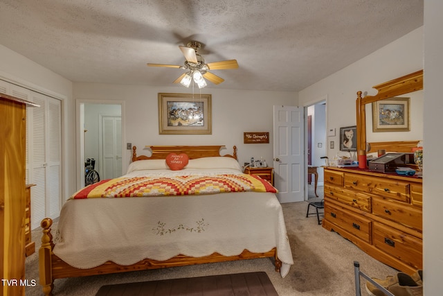 bedroom featuring light carpet, ceiling fan, and a textured ceiling