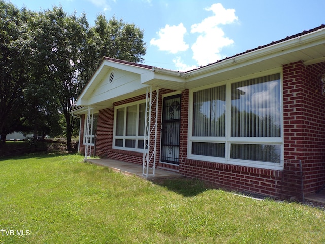 exterior space with a yard