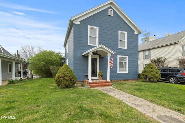 view of front property featuring a front lawn