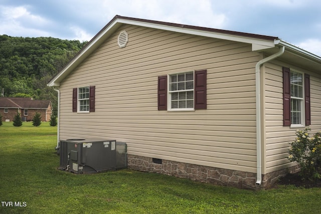 1466 Broad St, Elizabethton, TN 37643 - view of home's exterior with central AC unit, a lawn, and crawl space